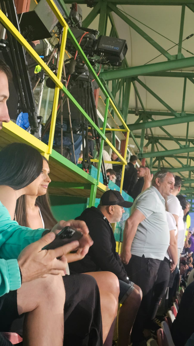 Spectacol la meciul FC Argeș – Rapid: fanele lui Dobrin au eclipsat fazele de joc cu ținutele lor provocatoare!