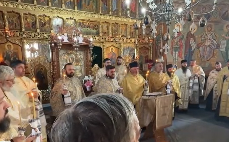 Imaginile durerii la înmormântarea lui Matei. Tatăl lui, preotul Cozma, a privit neputincios cum familia și-a luat adio de la micuț