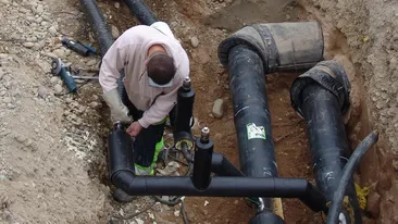 Doi muncitori, grav răniţi, la o centrală termică din Prahova! O conductă de condens a cedat şi au fost arşi de aburii fierbinţi