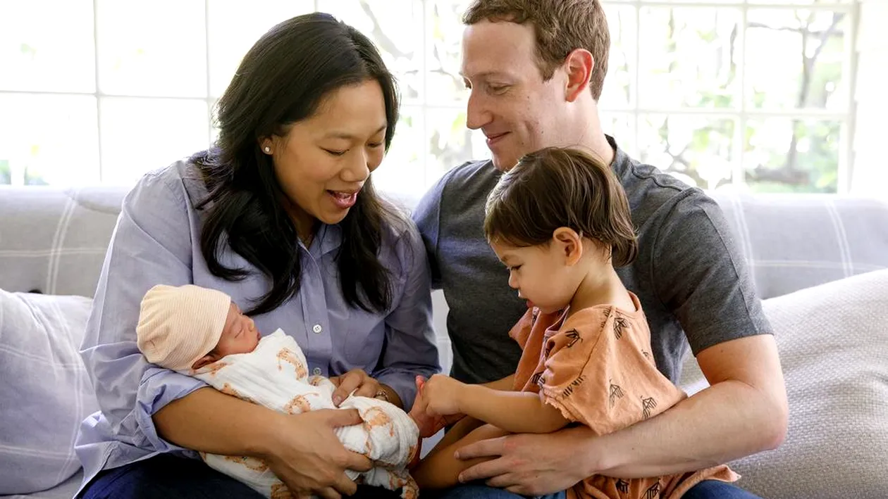 Ce mare s-a făcut fetiţa lui Mark Zuckerberg! Cum şi-a fotografiat fondatorul Facebook fiica în prima zi de şcoală