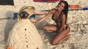 Uite cât de mult a slăbit ELENA IONESCU! Fosta solistă de la Mandinga şi-a etalat formele sexy în costum de baie
