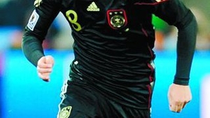 Tristete pentru nemtoaice: Ozil se insoara!