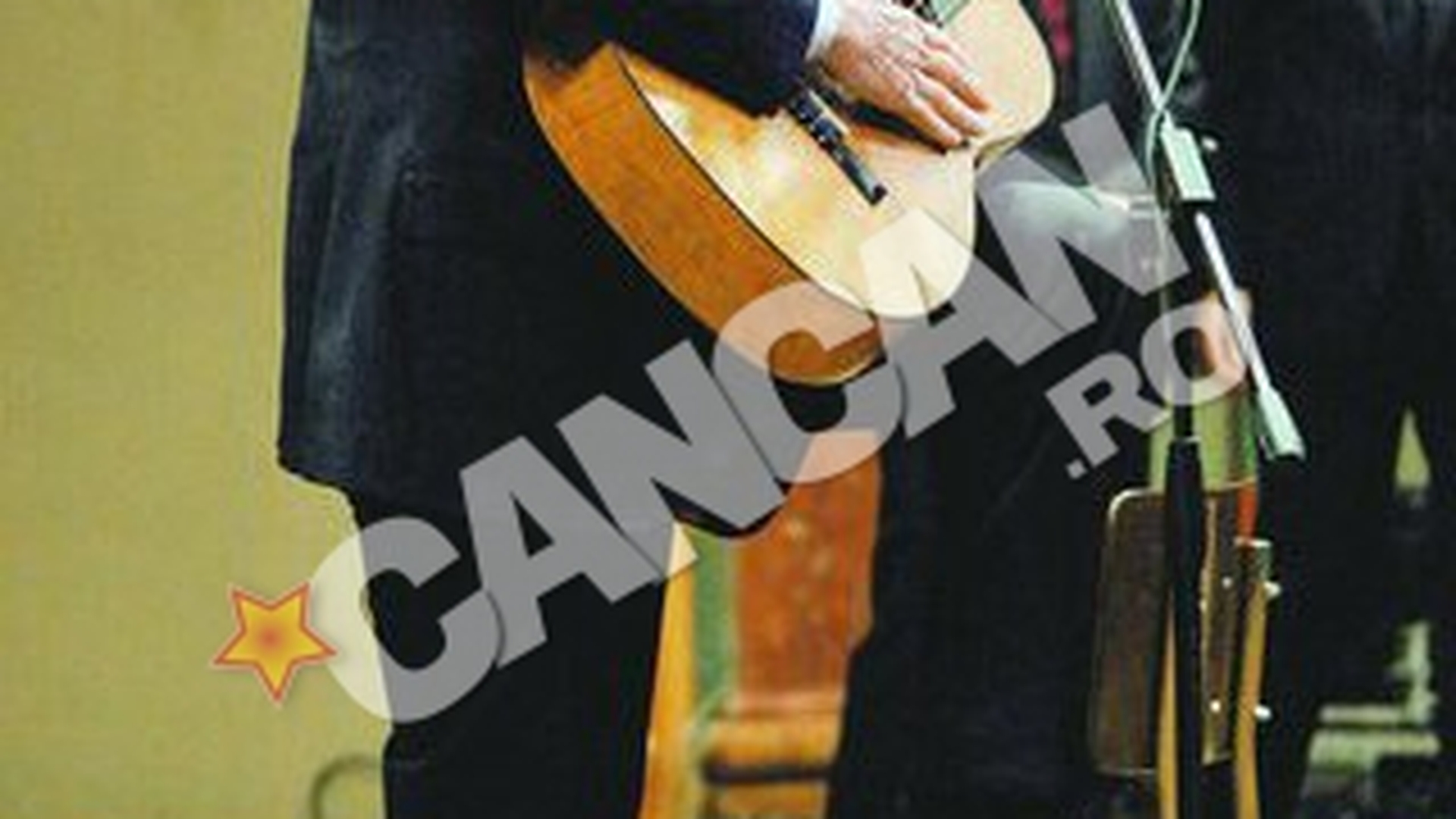 Dumitru Dragomir este fanul numarul unu al lui Tudor Gheorghe! Melodia "Muica, suntem neam de piatra" il induioseaza pe Mitica