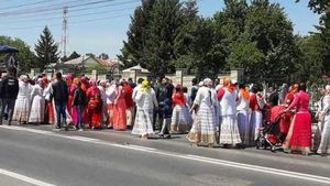Nepot de bulibașă, condus cu fast pe ultimul drum, în Vrancea! Peste 100 de persoane au fost la înmormântare VIDEO