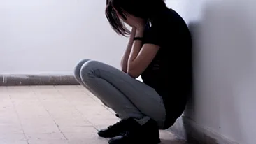 Fata de 15 ani, violata de mai multi barbati la marginea unei paduri din Arad