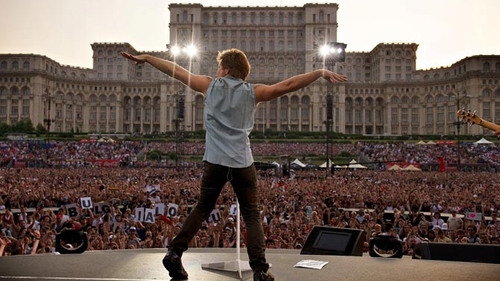 Magulitor! Bon Jovi si-a pus Cover Photo pe Facebook fotografia facuta la Bucuresti!
