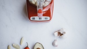 Blender de mână sau blender cu vas, pe care să-l alegi?
