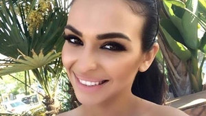KIM KARDASHIAN de România a ajuns pe mâna chirurgului plastician! Iată ce operaţii şi-a făcut