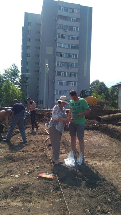 În groapa săpată pentru fundația blocului au fost descoperite obiecte vechi de 7.000 de ani