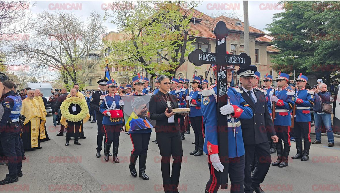 Mircea Lucescu, pe ultimul drum. Imagini copleșitoare de la ceremonia în care lumea fotbalului își ia adio de la un titan