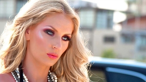 Andreea Banica si-a innebunit fanii! A renuntat la haine si... fotografia asta a primit 18.000 de like-uri
