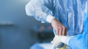 Mare atenție la ce spune acest medic infectat cu virusul COVID-19: ”Cazul meu a început astfel…”