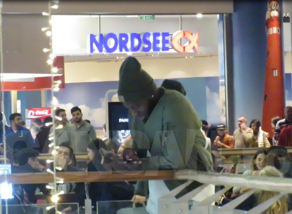 Imagini ca-n cascadorii râsului cu „Bizonul” Gnohere. „Degeţica” îl aleargă pe „lunganul” lui Gigi prin mall!