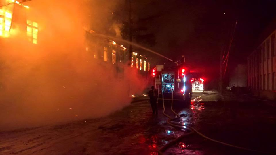 Incendiu violent la un spital din Timiş! Pompierii se luptă cu focul de mai bine de două ore