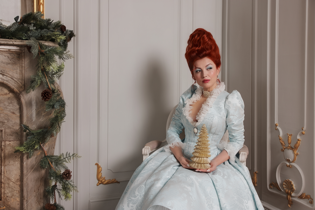 Elena Gheorghe lansează albumul “Crăciunul e IUBIRE”, un proiect construit în 14 ani. Artista cântă alături de fiica ei, Amelie, piesa “Moș Crăciun ASAP”
