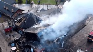 Incendiu devastator la o pensiune din Gura Humorului! O turistă a rămas prinsă în interior și a murit