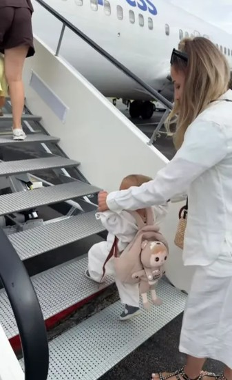 Armin Nicoară și Claudia Puican au plecat într-o vacanță de vis alături de fiul lor. Destinația aleasă de celebrul cuplu i-a surprins pe fani