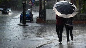 PROGNOZA METEO 14 FEBRUARIE: Ploi şi ninsori în toată ţara