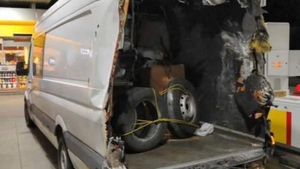 A fost implicat într-un accident în Ungaria, dar și-a ”peticit” mașina și și-a continuat drumul. Un român a condus 600 de km cu autoturismul avariat