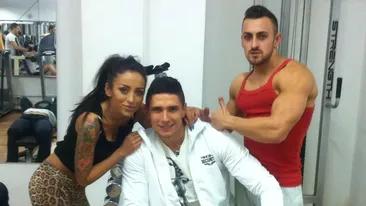 Calarita de doi barbati aproape dezbracati! Ruby transforma si antrenamentele in scene fierbinti!