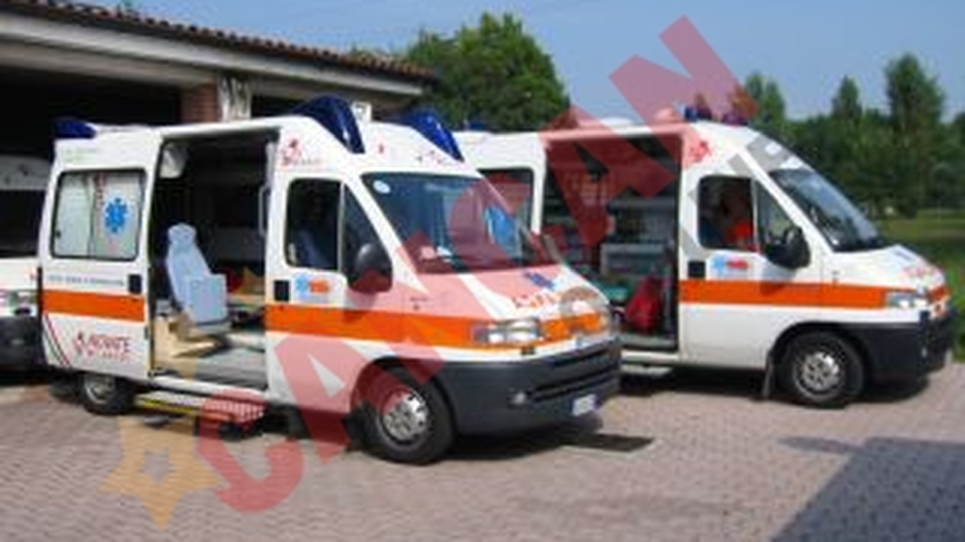 Sase ambulante pentru urgenta si doua masini SMURD au fost trimise pentru a asigura asistenta medicala la concertul AC/DC