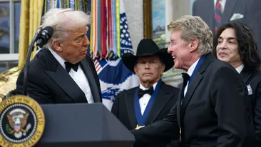 Casa Albă n-a mai văzut așa ceva! Trump a transformat Biroul Oval în cea mai exclusivistă gală a anului