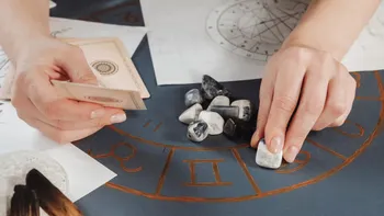 Cele 4 zodii care renasc după Vinerea Mare. Viața lor se schimbă complet