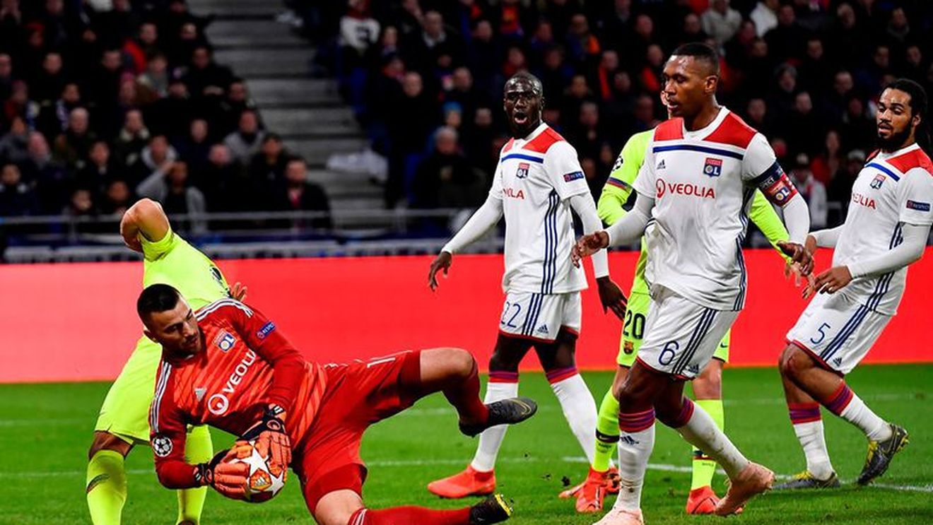 Trei jucători ai echipei Olympique Lyon au avut casele jefuite în timpul meciului cu FC Barcelona
