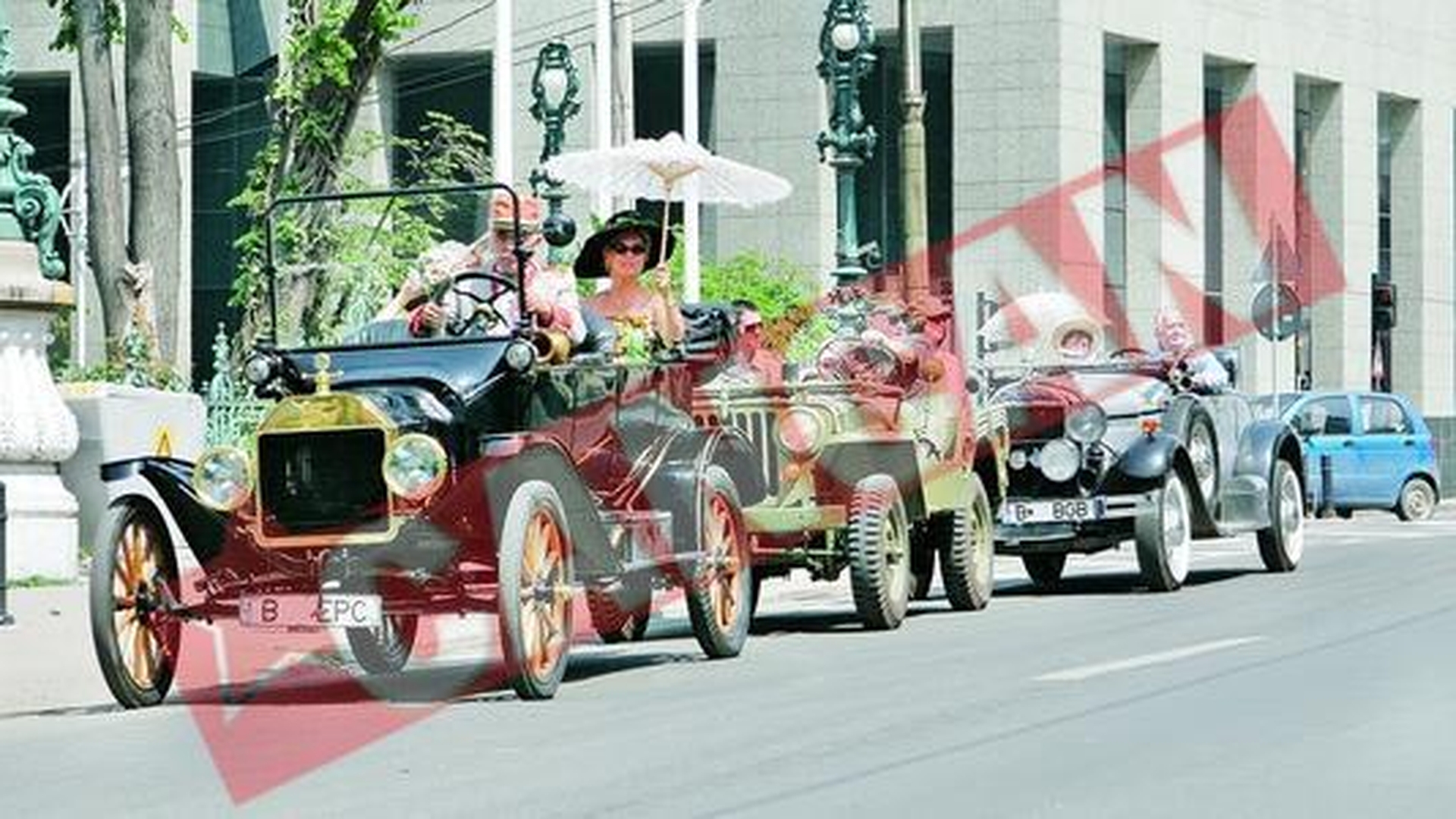 Parada de vehicule de epoca, pe strazile Capitalei