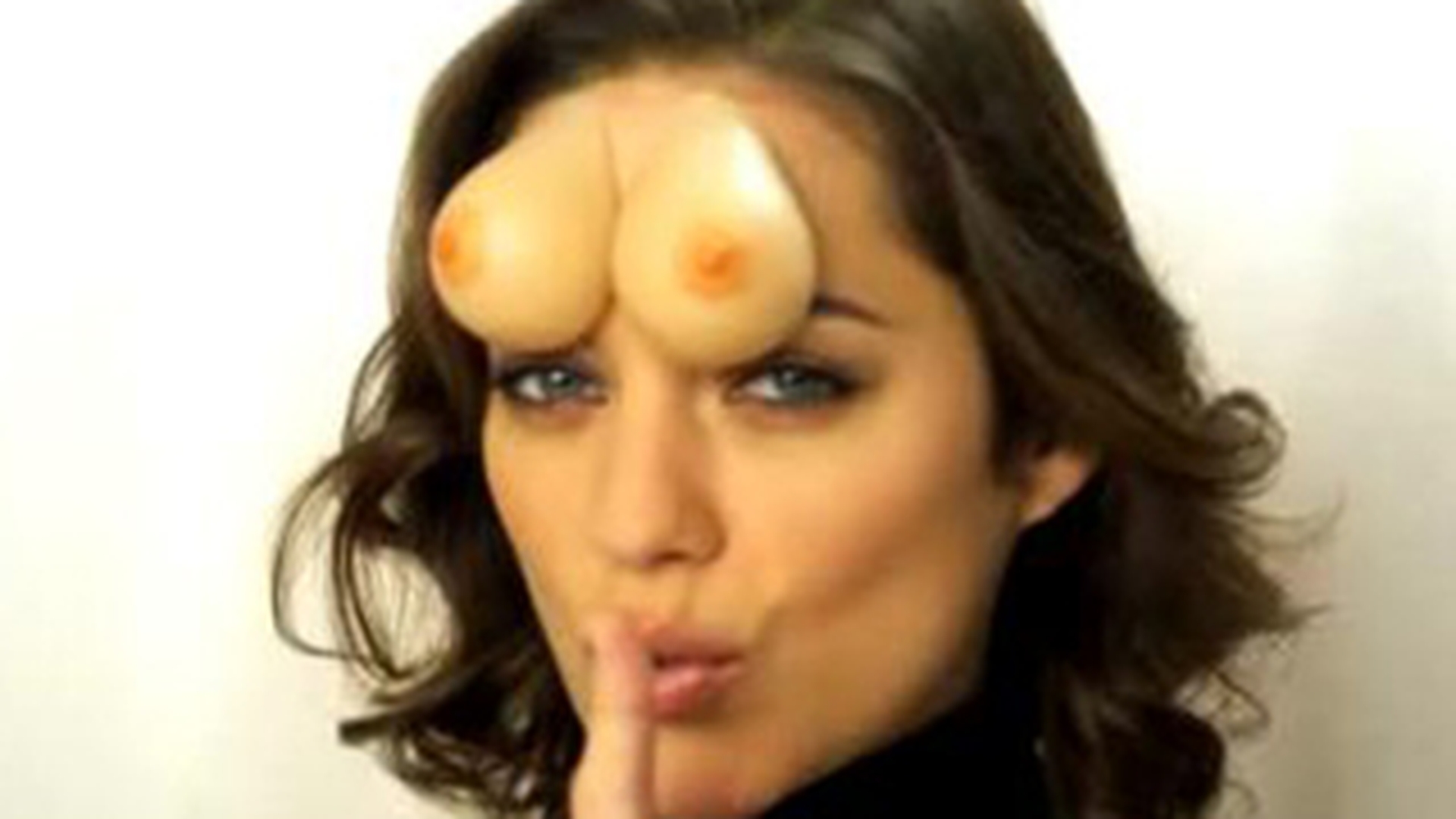VIDEO Marion Cotillard vrea sa faca barbatii sa se uite in ochii ei! Si-a pus sani in frunte