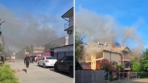 Incendiu devastator în Costinești! Pompierii au intervenit cu trei autospeciale și o autoscară