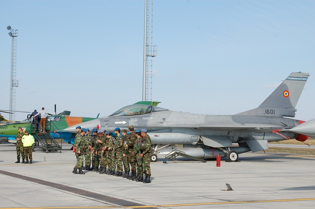 Piloţii români de F-16 au un comandor legendar