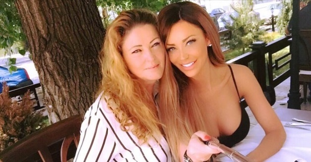 Bianca Drăgușanu alături de mama ei