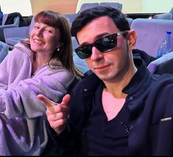 Keo și Alexandra Ungureanu formează un duo cu state vechi