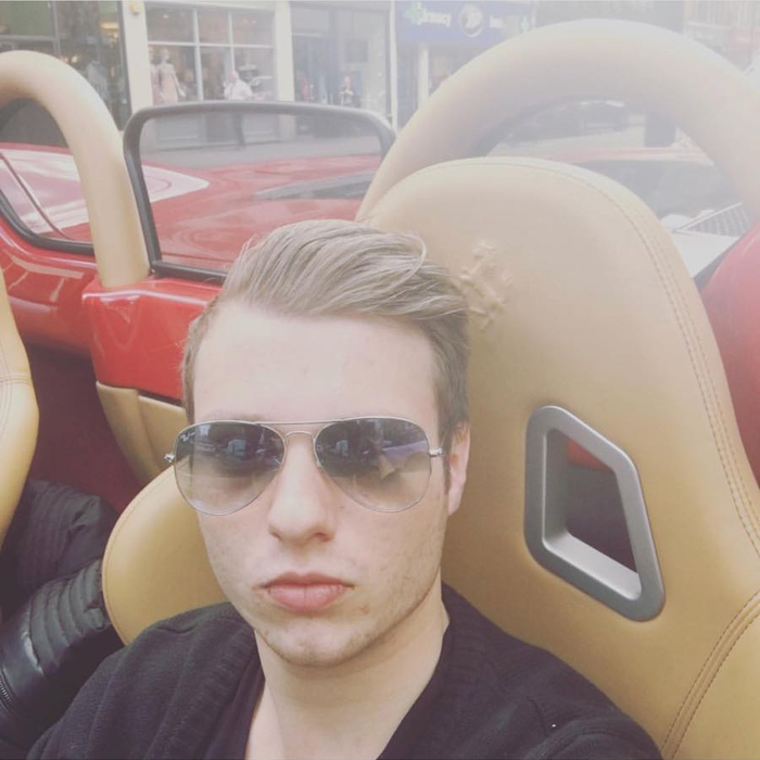 Alex Rus e boxer, dar îi place și viața bună