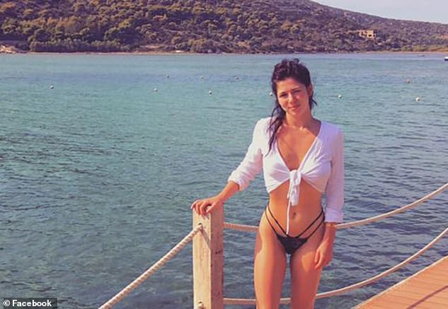 Anna a fost găsită fără suflare în camera de hotel. A murit în timpul unui joc erotic