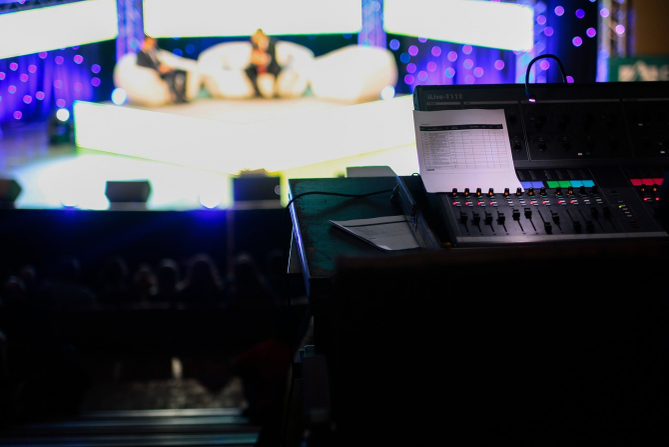 Două prezentatoare TV au fost protagonistele unei mega-controverse, în platoul știrilor