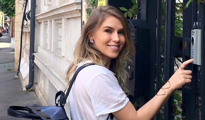Corina, una dintre cele mai nonconformiste artiste din România