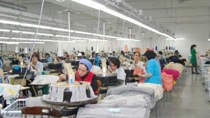 Limbaj ca la usa cortului! Patronul unei fabrici din Romania isi injura angajatii, carora nu le da salariile la timp: ”Animalelor, ma dezgustati” 
