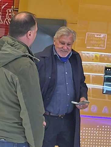 Ilie Năstase încearcă să schițeze un zâmbet (SURSA FOTO: CANCAN.RO)