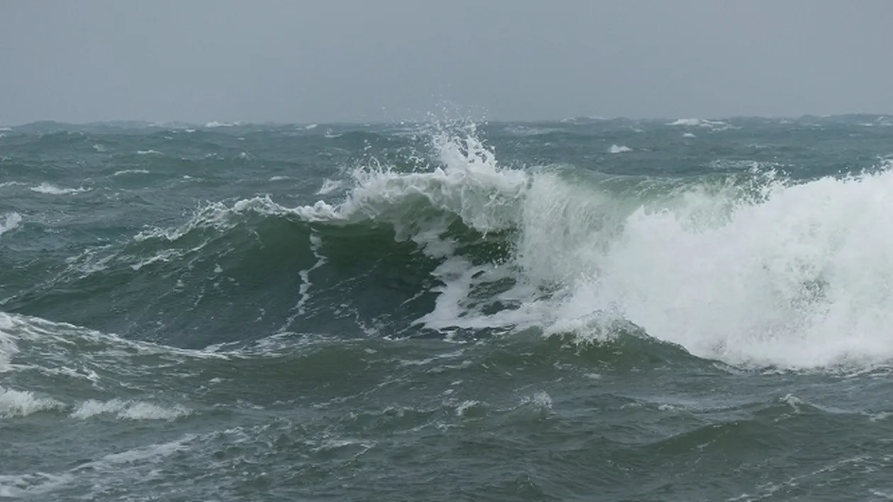 Tragedie pe Litoral! Un bărbat a murit înecat în mare, în stațiunea 2 Mai