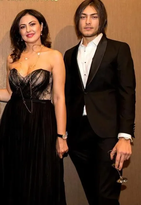 Ea este Letiția, mama lui Toto! Ilie Dumitrescu și-a părăsit prima soție de dragul Letiției, copia fidelă a Monicăi Bellucci