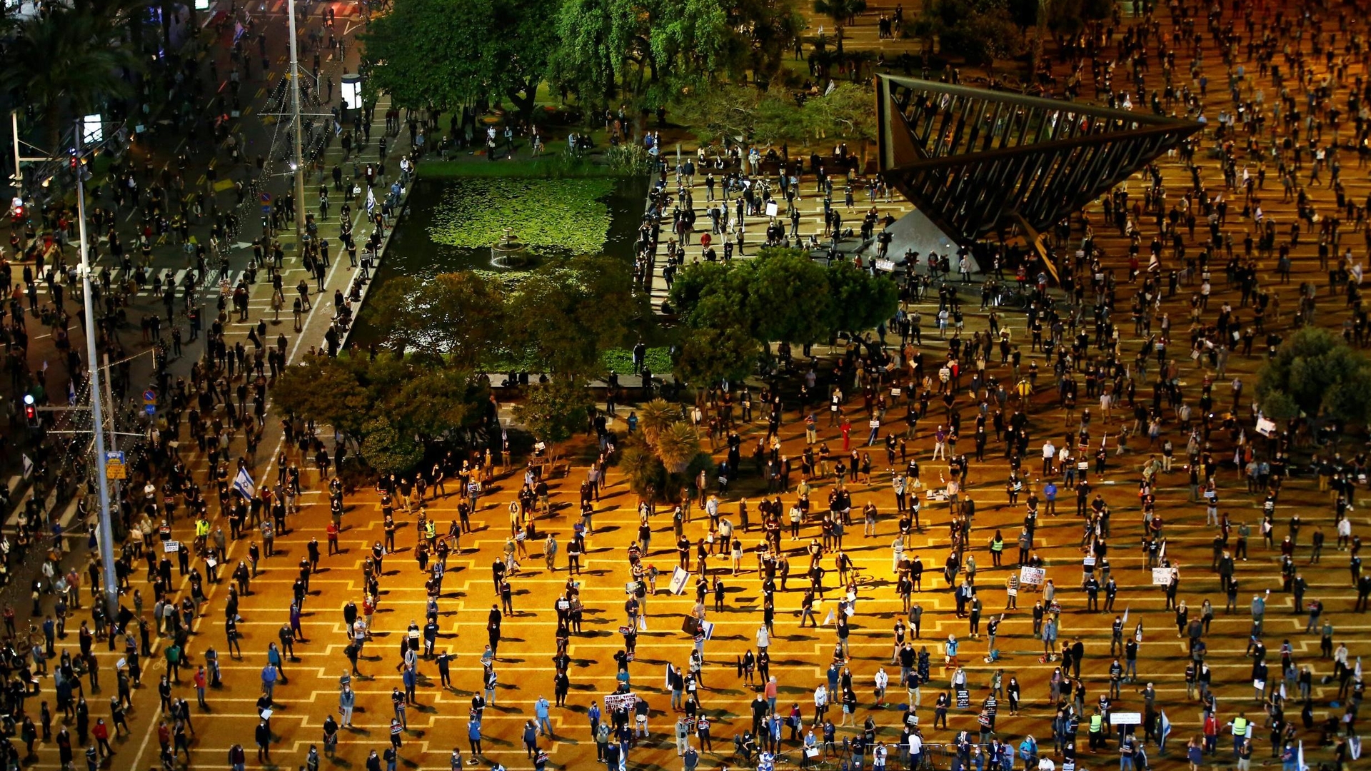 Protest în plină pandemie de coronavirus! Mii de israelieni s-au adunat în stradă, dar au respectat distanțarea socială