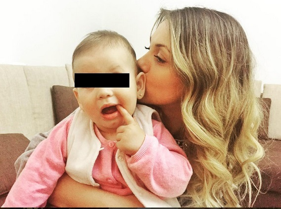 Andreea este topită după bebeluşi
