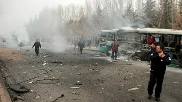 Zeci de persoane arestate în Turcia după atentatul terorist soldat cu doi morţi şi 17 răniţi