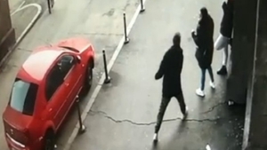 Incident șocant în Gara de Nord din București. O femeie a fost înjunghiată în plină stradă: ”M-a mai amenințat, dar nu am crezut”