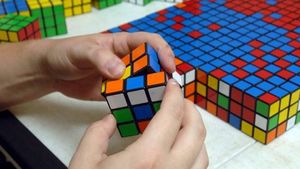 CUBUL RUBIK GOOGLE DOODLE. Cum sa rezolvi un cub Rubik: 43 de cvintilioane de pozitii posibile, o singura solutie
