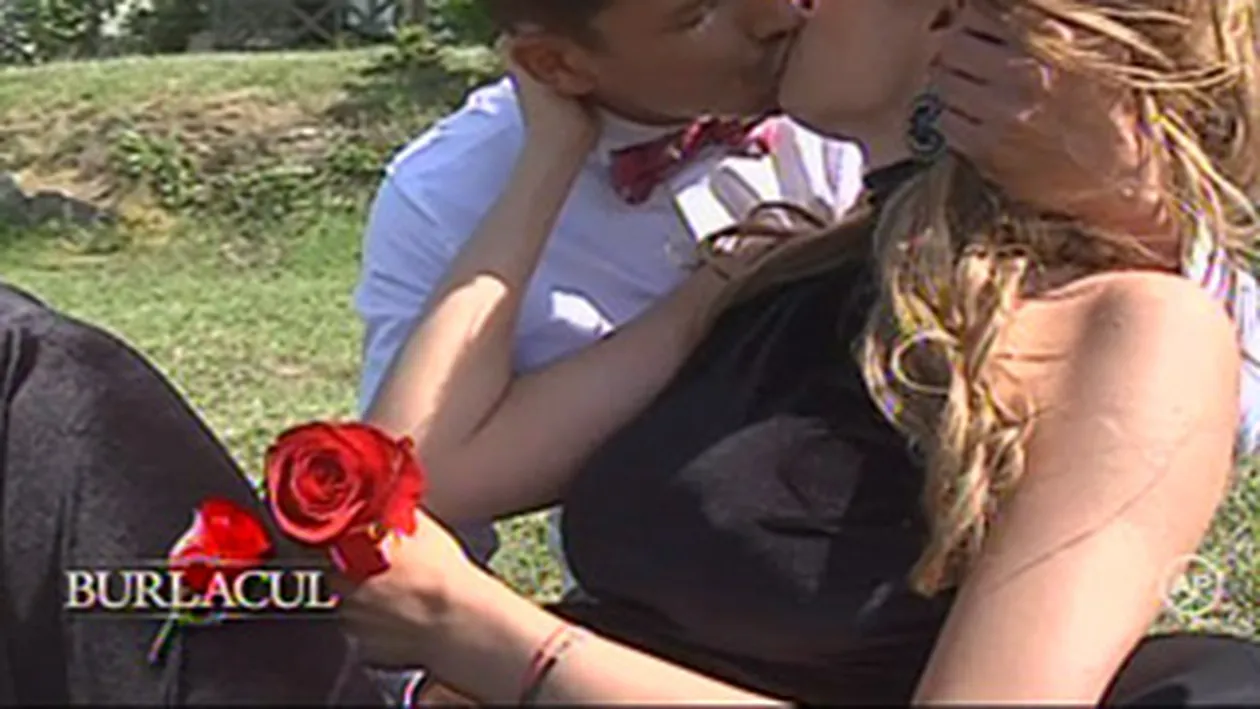 VIDEO Rasturnare incredibila de situatie la Burlacul! Sergiu Barboni a fost abandonat de castigatoarea Adelina Boie, care a preferat sa isi petreaca noaptea in camera lui Botezatu!