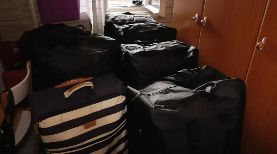 Bagajele vedetei sunt pregătite, însă ea nu știe unde va merge