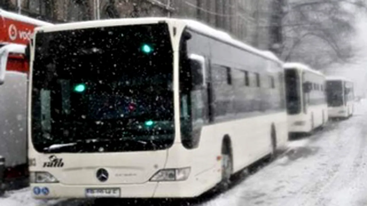 Autobuzele de pe liniile 106, 302 si 185 circula pe trasee scurtate din cauza zapezii